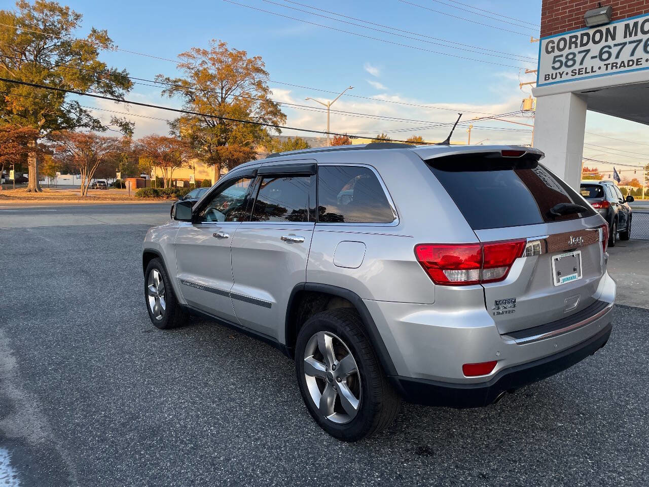 Used 2013 Jeep Grand Cherokee Limited w/ Advance Technology Group image 3