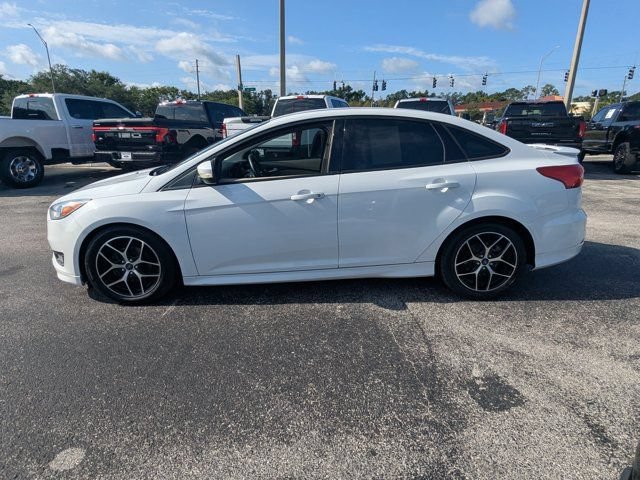 Used 2016 Ford Focus SE w/ SE Sport Package FWD image 7