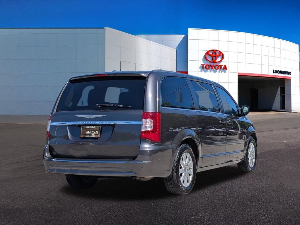 Used 2015 Chrysler Town & Country LX FWD image 11