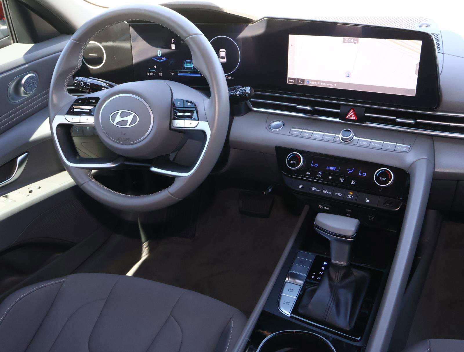 Certified 2024 Hyundai Elantra SEL w/ Convenience Package image 10