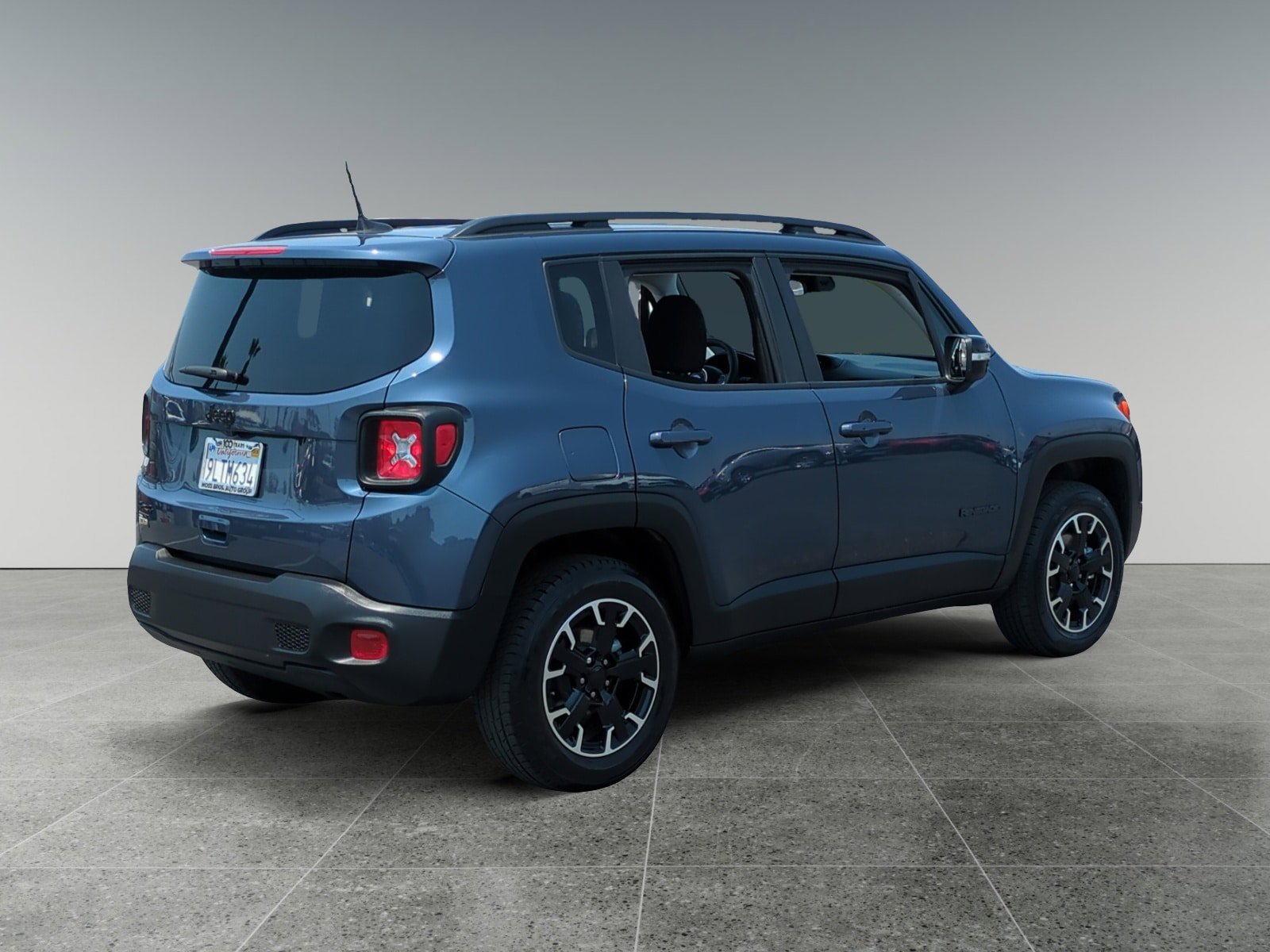 Used 2023 Jeep Renegade Latitude AWD/4WD image 5