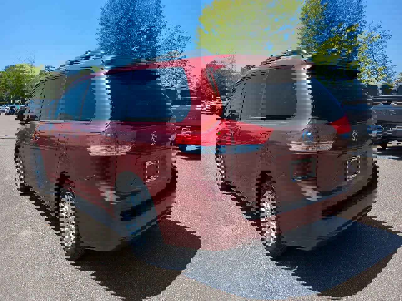 Used 2014 Toyota Sienna XLE image 4