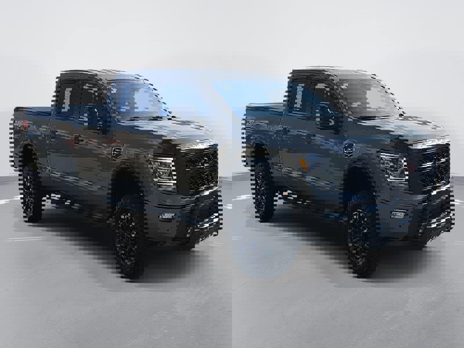 Used 2024 Nissan Titan PRO-4X image 3