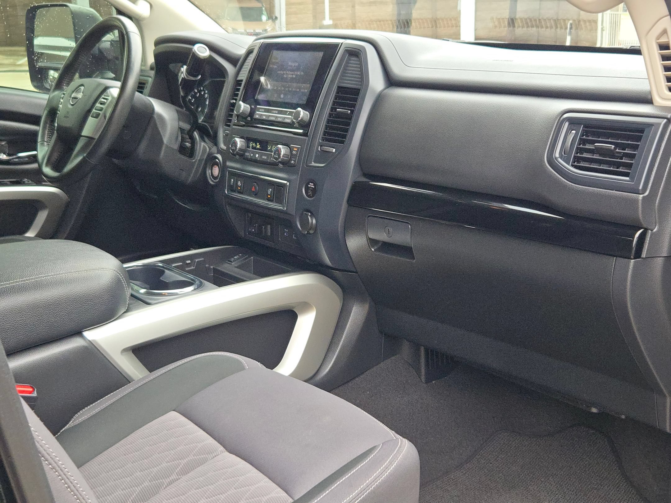 Used 2024 Nissan Titan SV w/ SV Convenience Package RWD image 28
