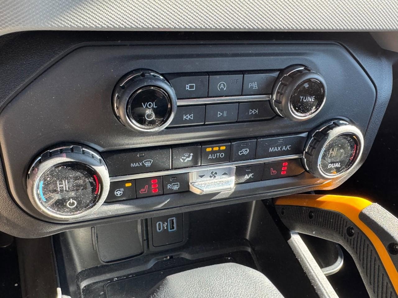 Used 2023 Ford Bronco Badlands image 15