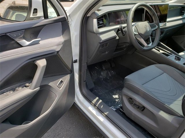 New 2025 Volkswagen Tiguan SE image 6