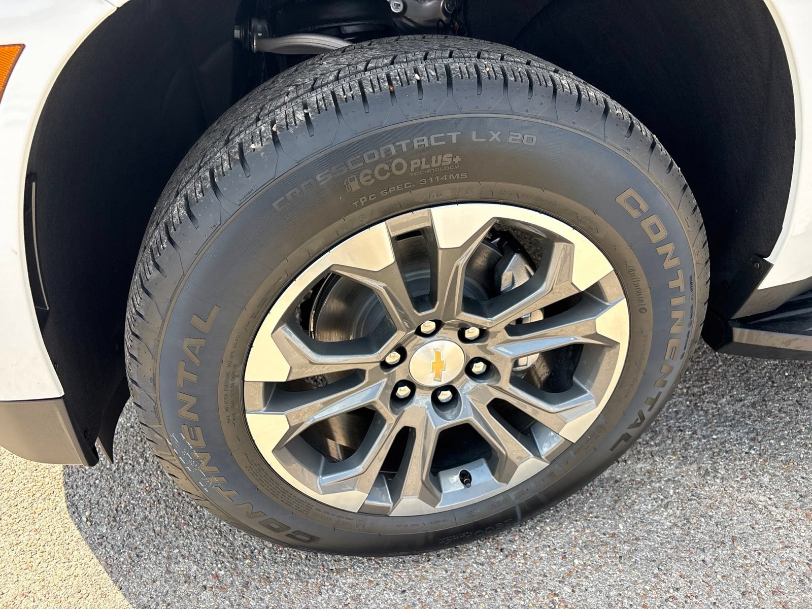 New 2026 Chevrolet Suburban LS RWD image 31