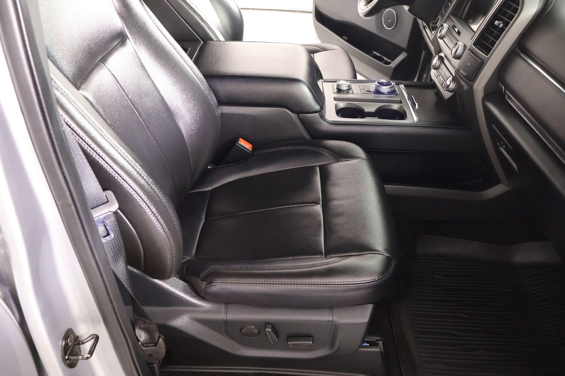 Used 2021 Ford Expedition XLT image 14