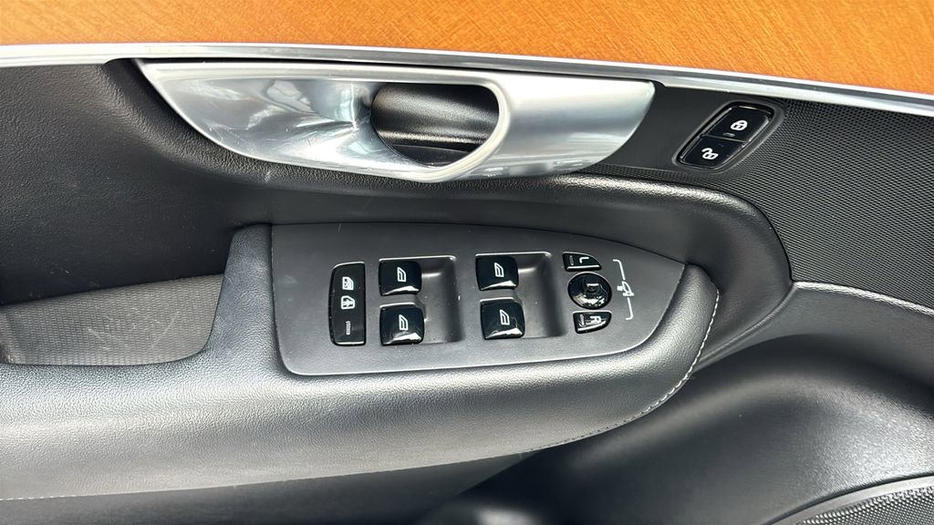 Certified 2023 Volvo XC90 B5 Plus w/ Protection Package Premier image 13