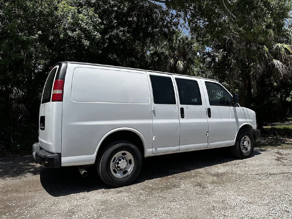 Used 2015 Chevrolet Express 2500 image 3