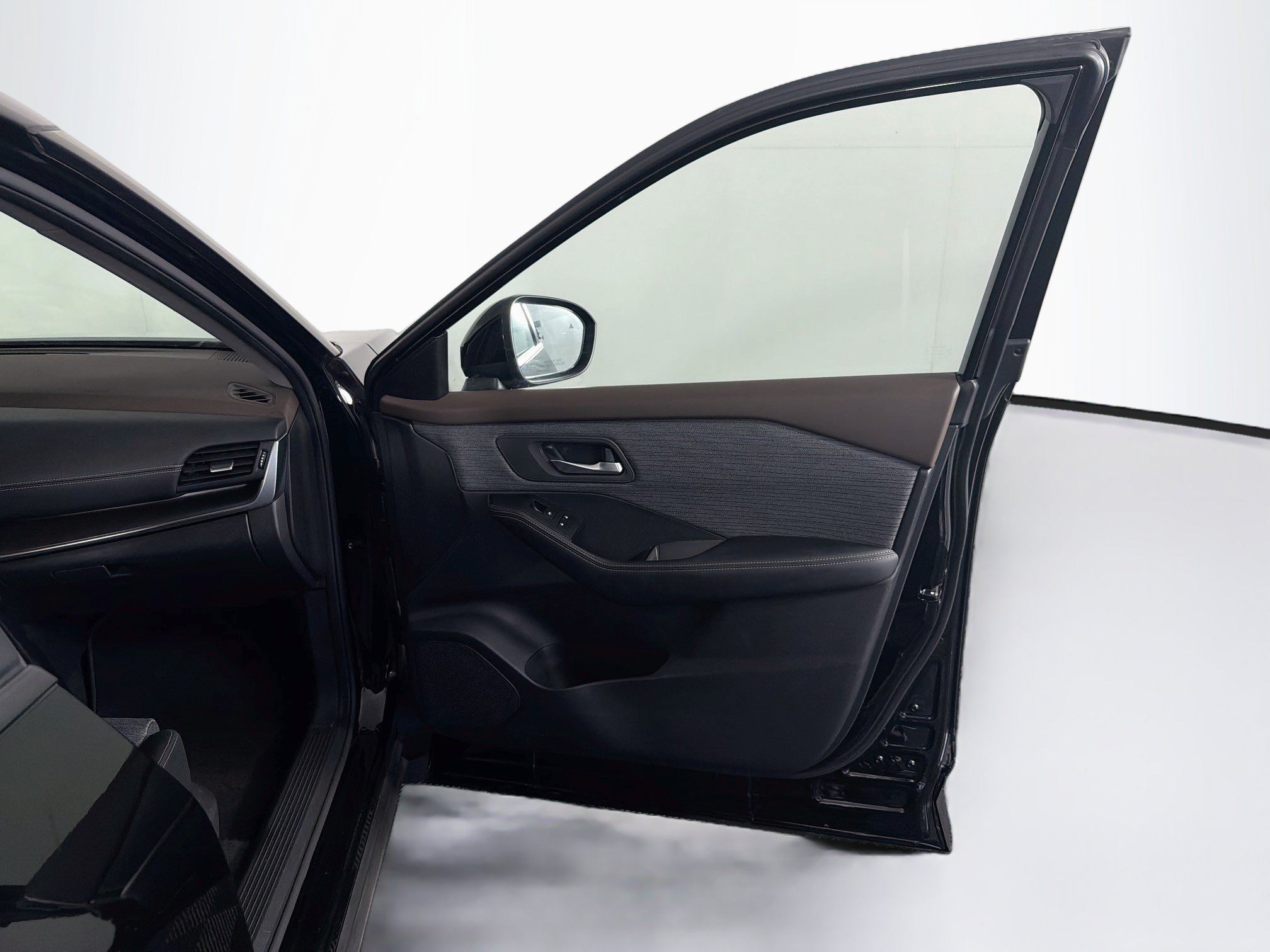 Used 2023 Nissan Rogue SV AWD/4WD image 32