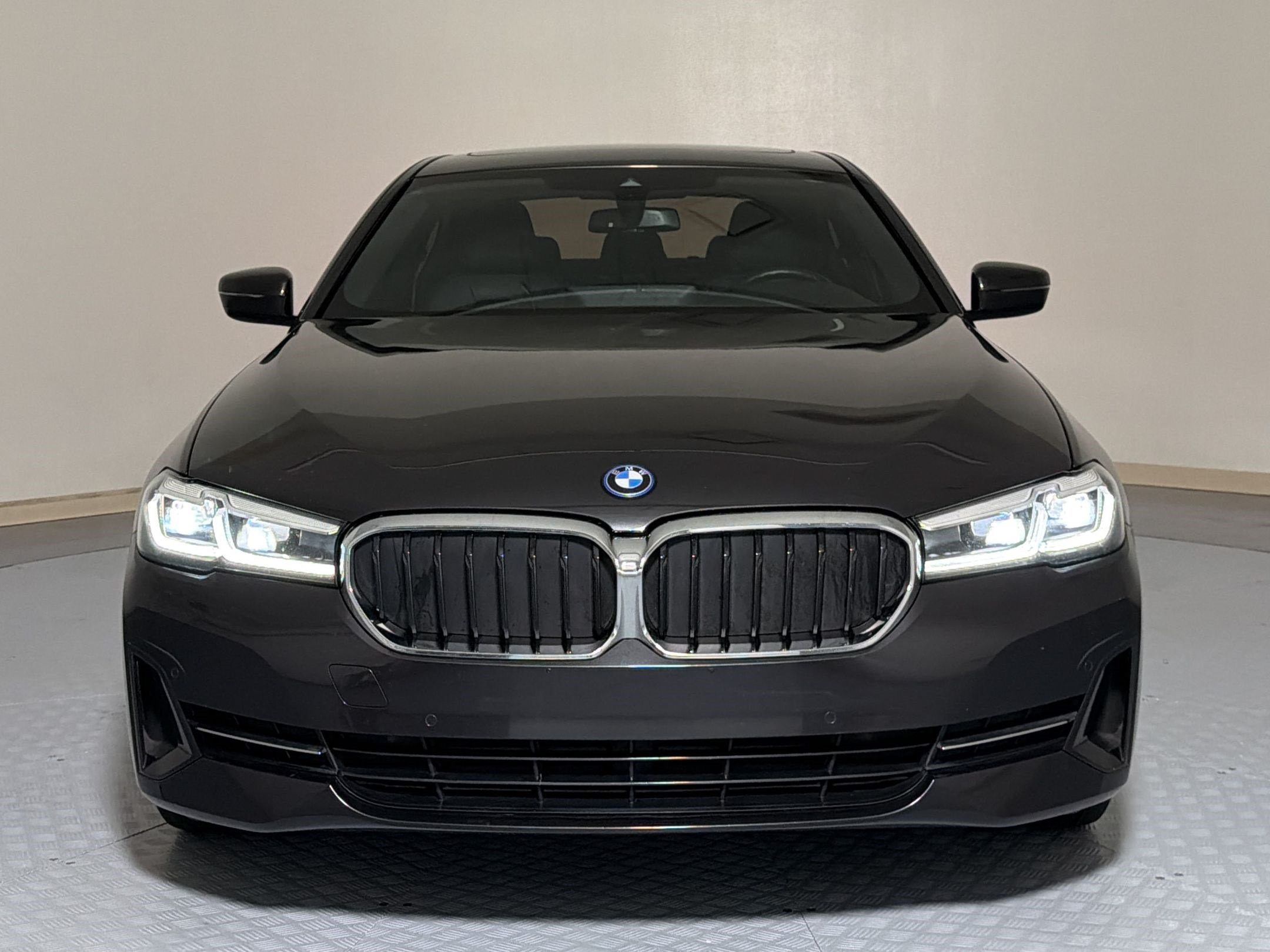 Used 2023 BMW 530e w/ Convenience Package RWD image 6