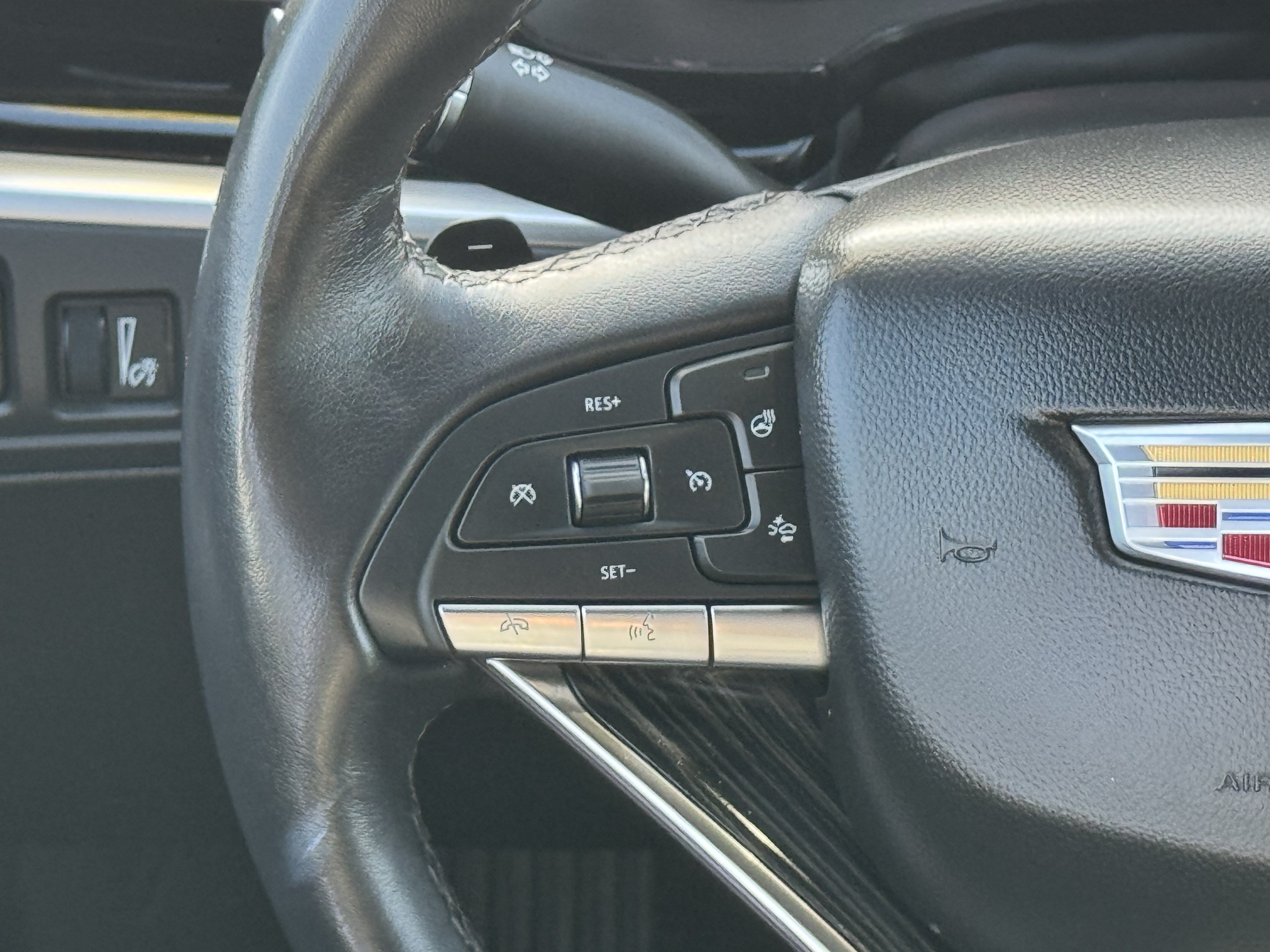 Used 2025 Cadillac XT6 Premium Luxury FWD image 13
