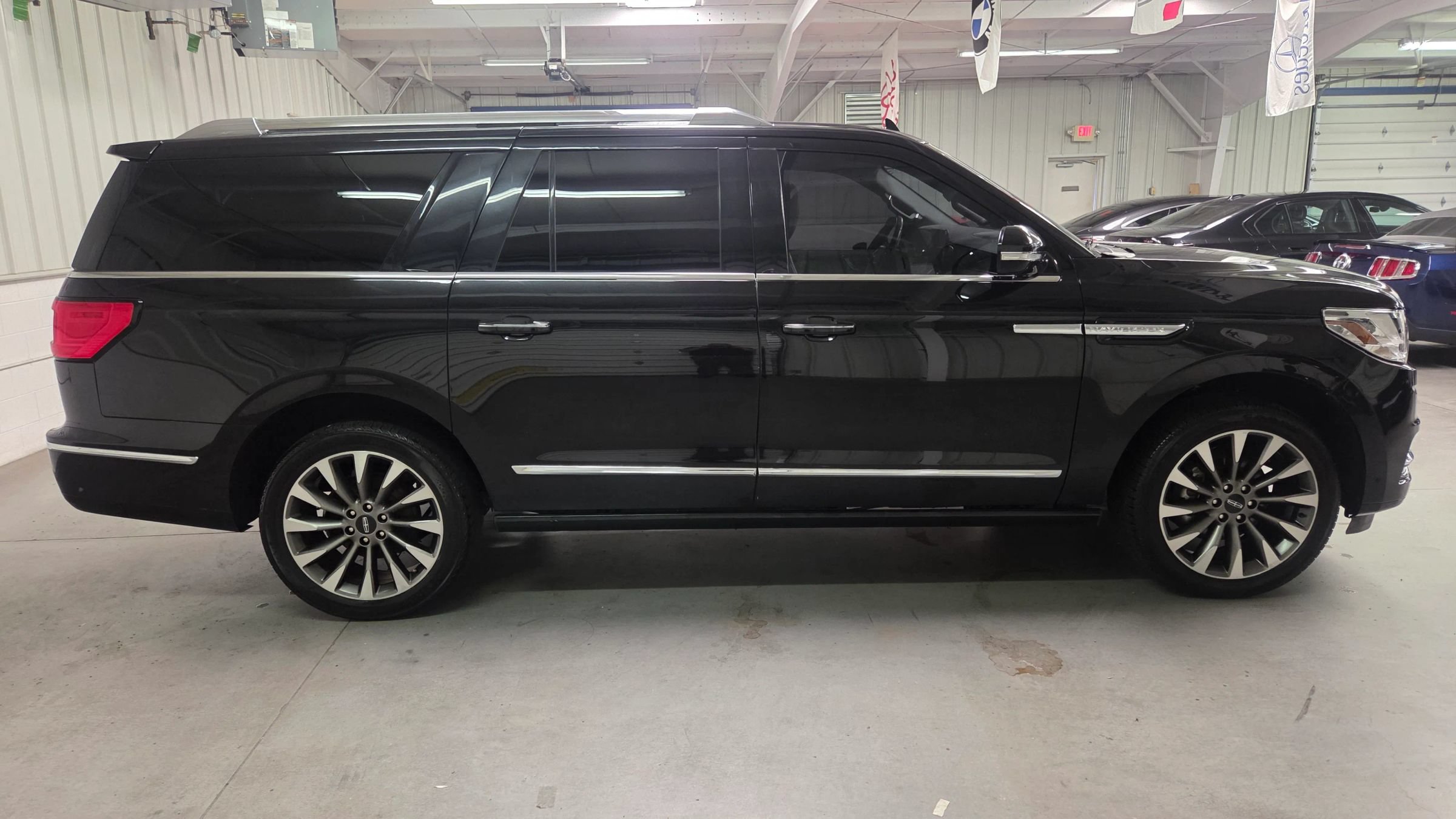 Used 2021 Lincoln Navigator L Reserve RWD image 9