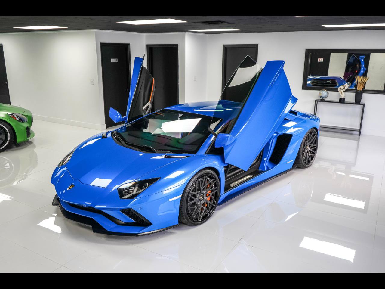Used 2018 Lamborghini Aventador S AWD/4WD image 1