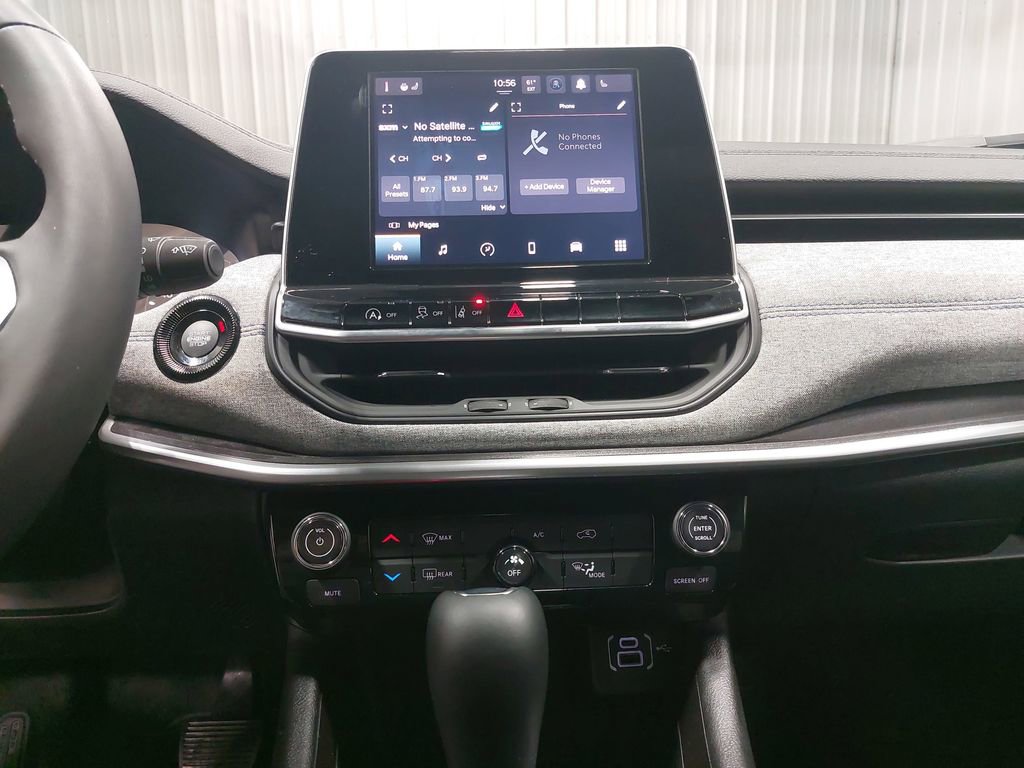 Used 2025 Jeep Compass Latitude AWD/4WD image 19