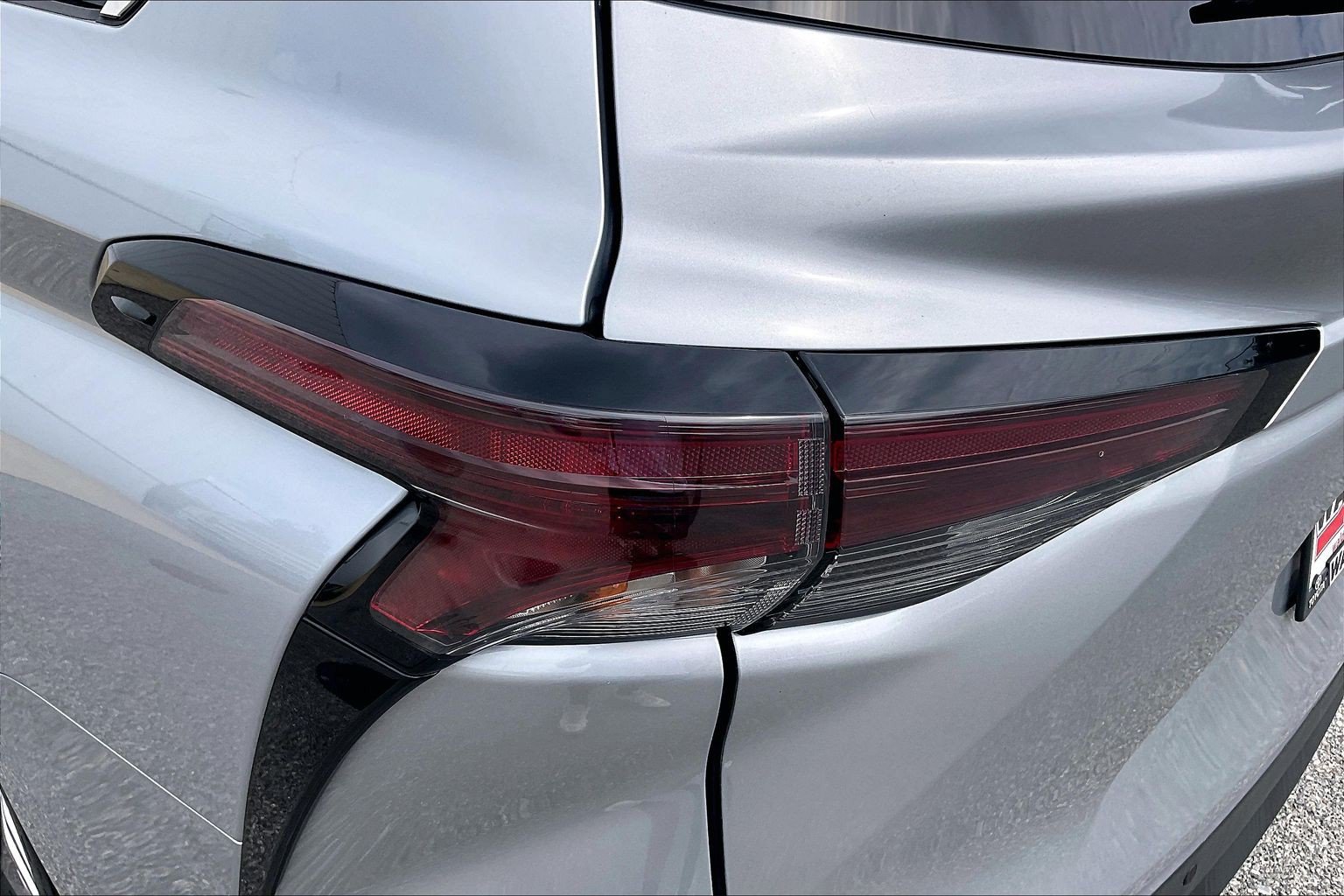 Used 2025 Toyota Sienna XLE FWD image 35