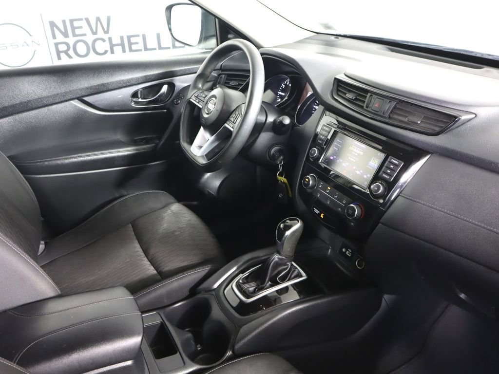 Used 2018 Nissan Rogue S image 25