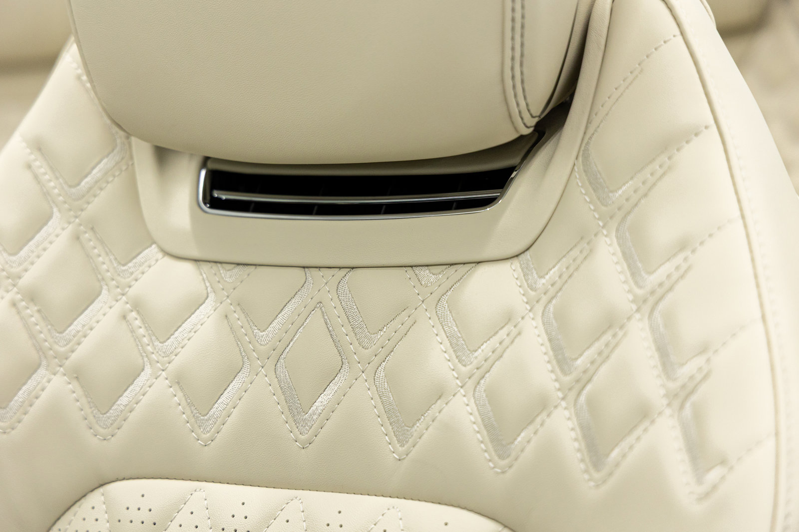 New 2026 Bentley Continental GT Azure AWD/4WD image 34