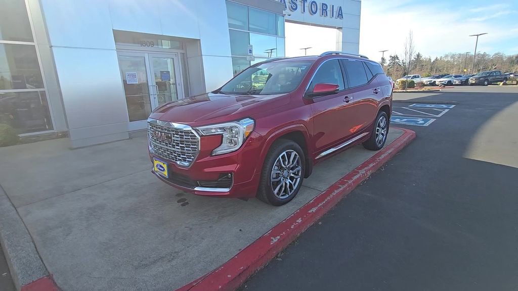Used 2024 GMC Terrain Denali w/ Denali Premium Package image 8