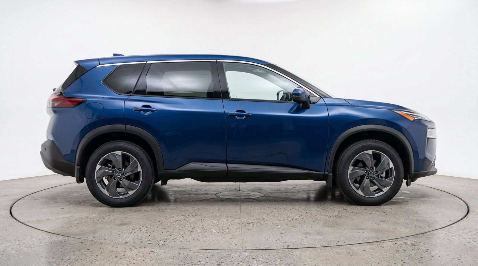 Used 2025 Nissan Rogue SV FWD image 9