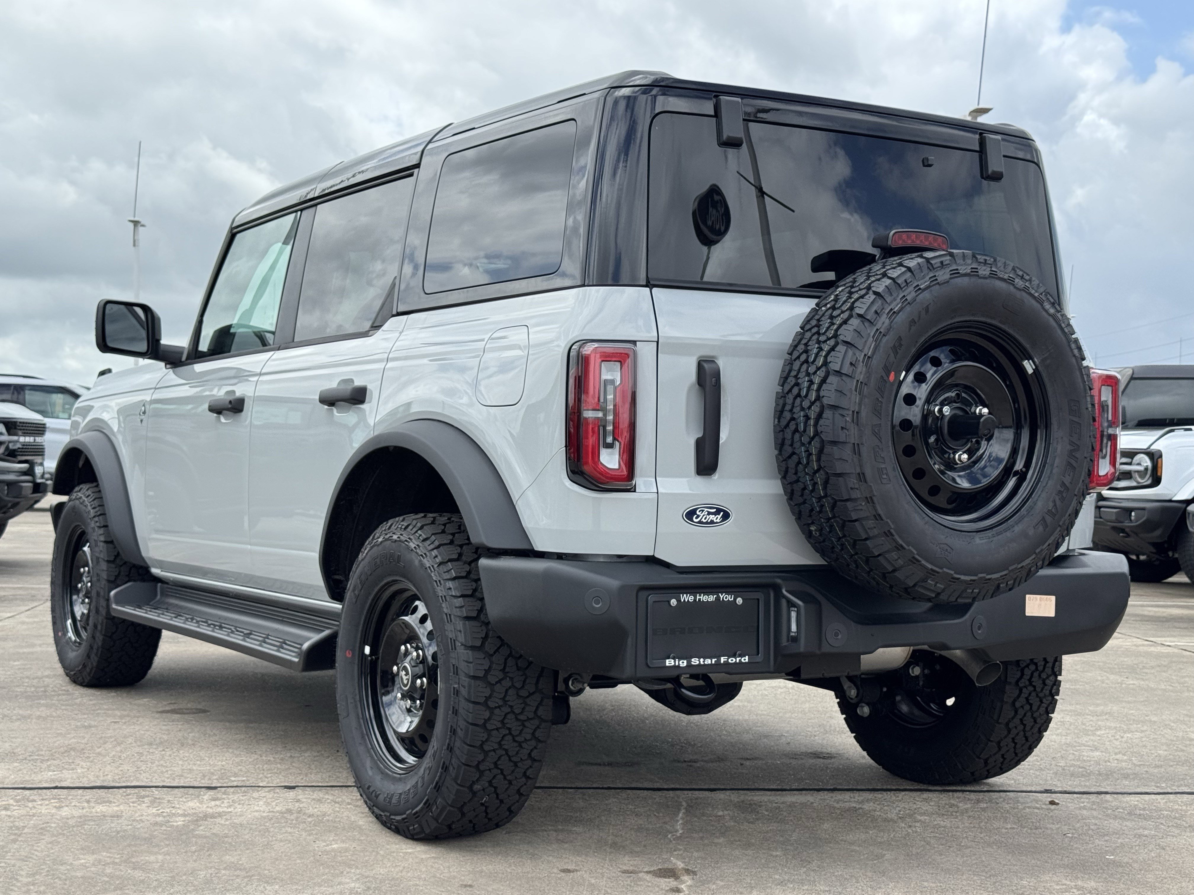 New 2026 Ford Bronco Outer Banks AWD/4WD image 8