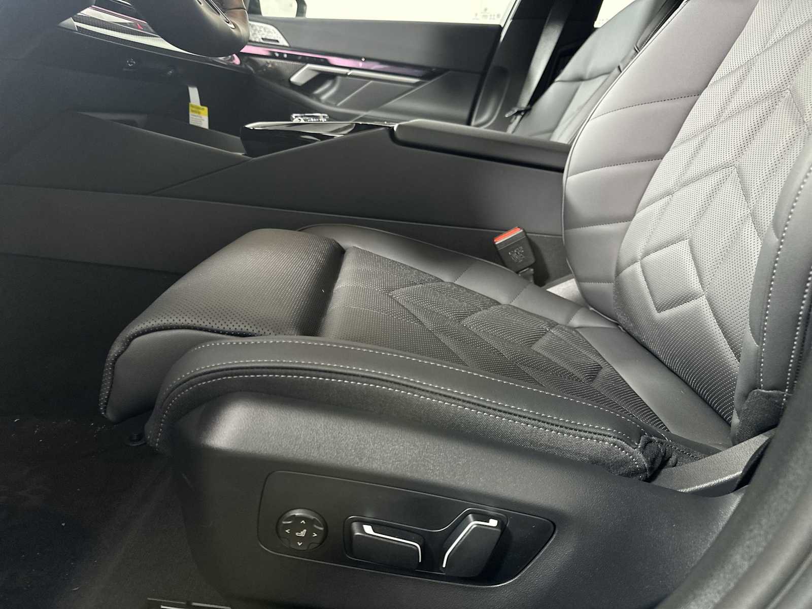 New 2026 BMW 550e xDrive w/ Executive Package image 12