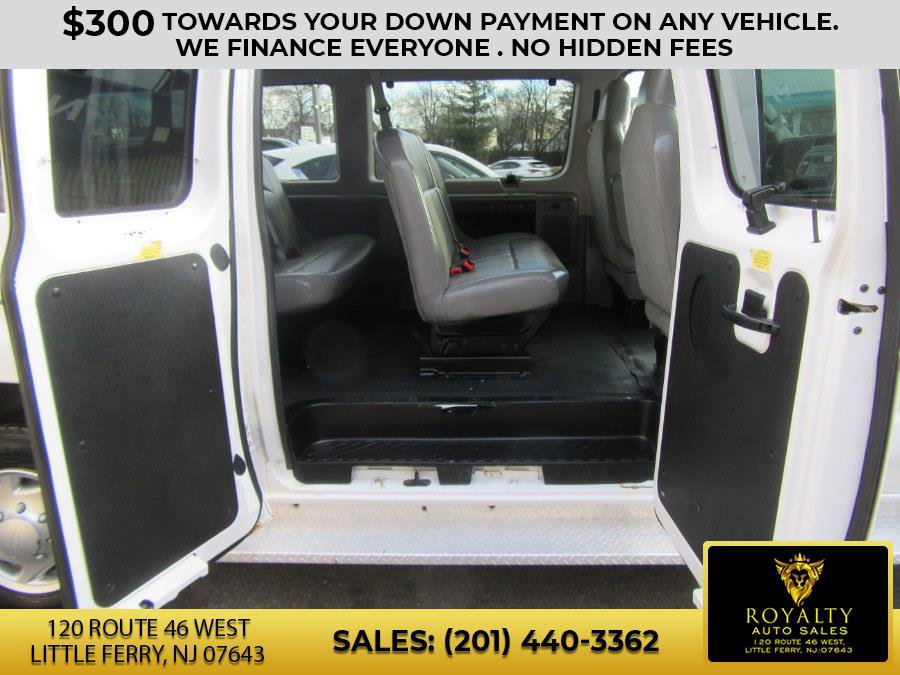 Used 2011 Ford E-150 and Econoline 150 E-150 XLT image 23
