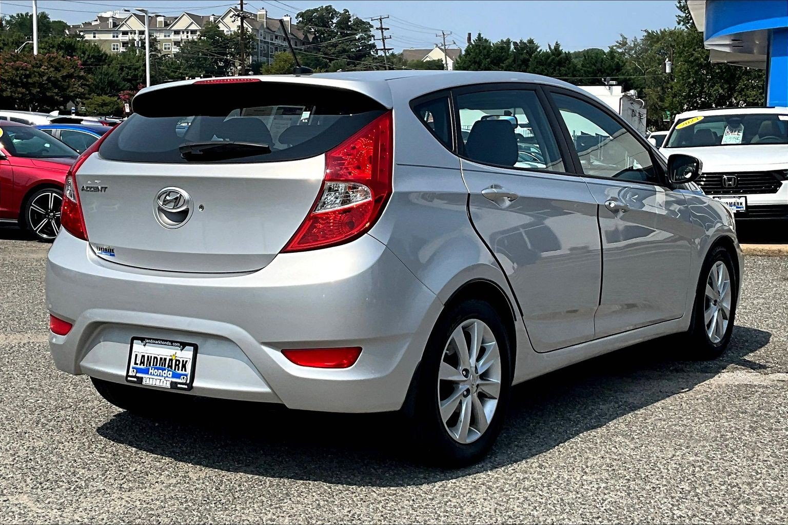 Used 2013 Hyundai Accent SE FWD image 2