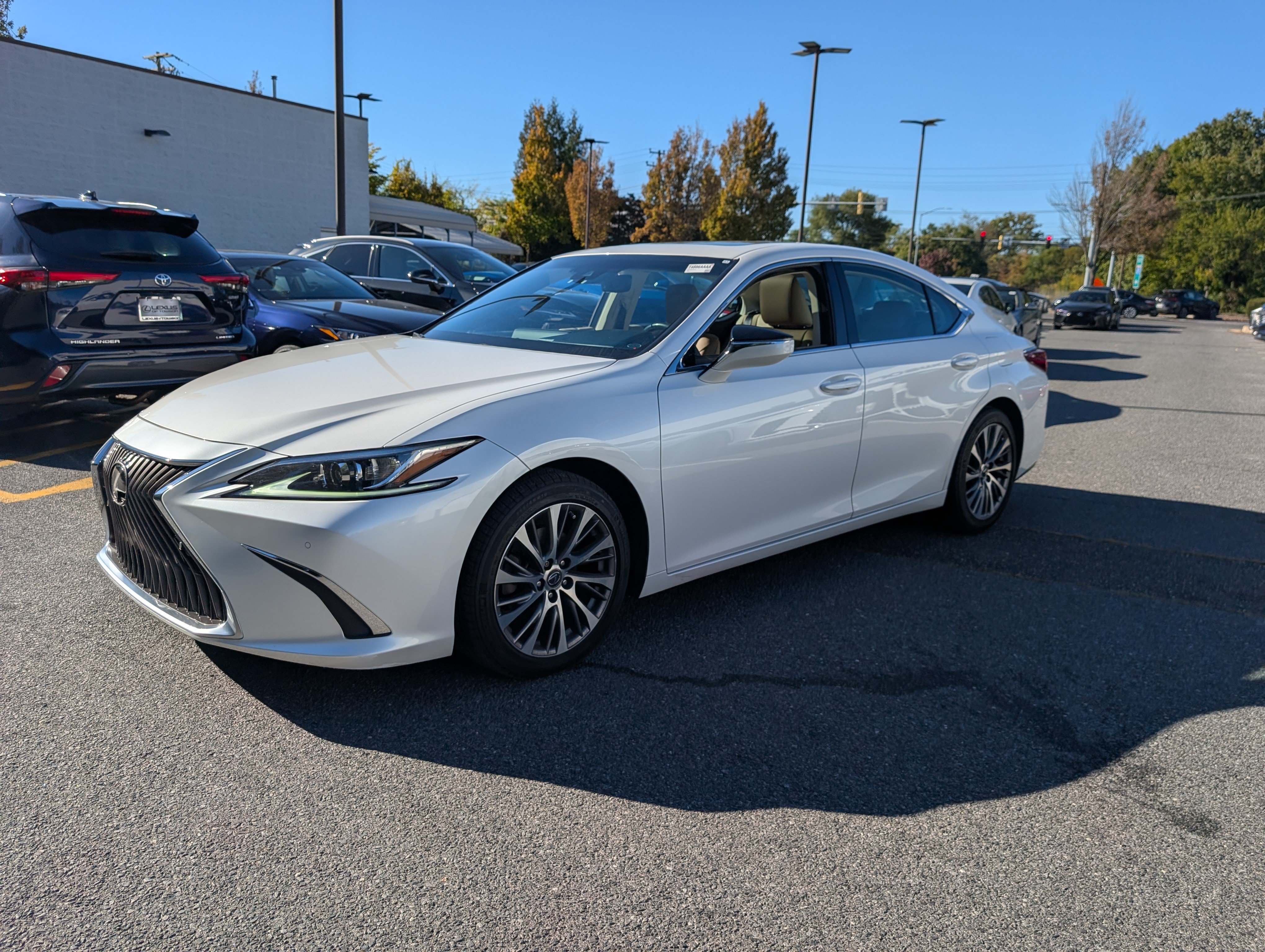 Used 2019 Lexus ES 350 w/ Premium Package FWD image 7