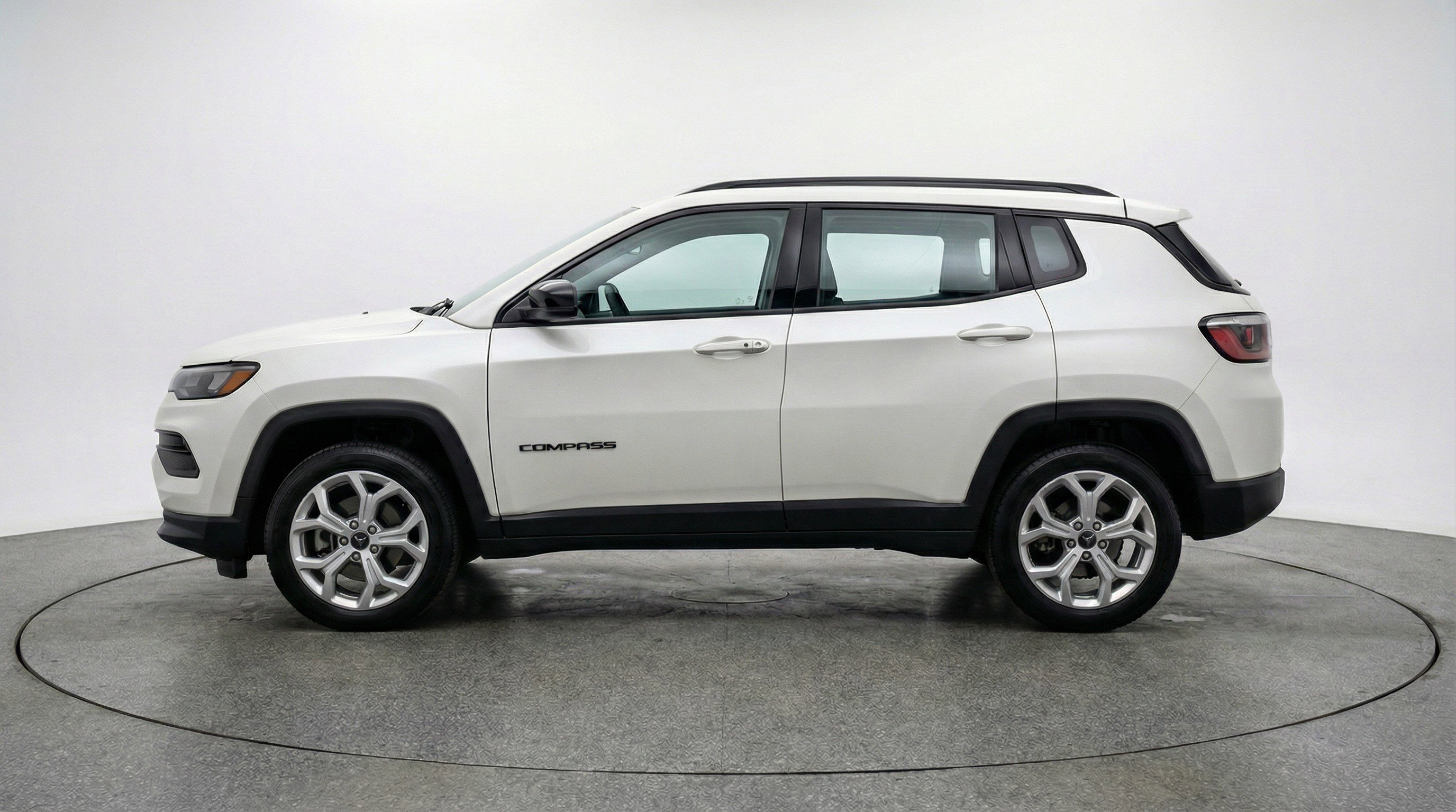 Used 2025 Jeep Compass Latitude image 5