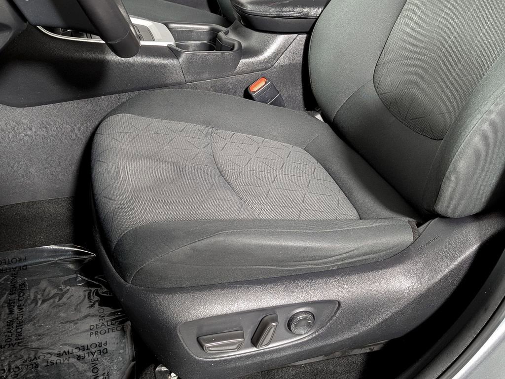 Used 2021 Toyota RAV4 XLE w/ Convenience Package image 19