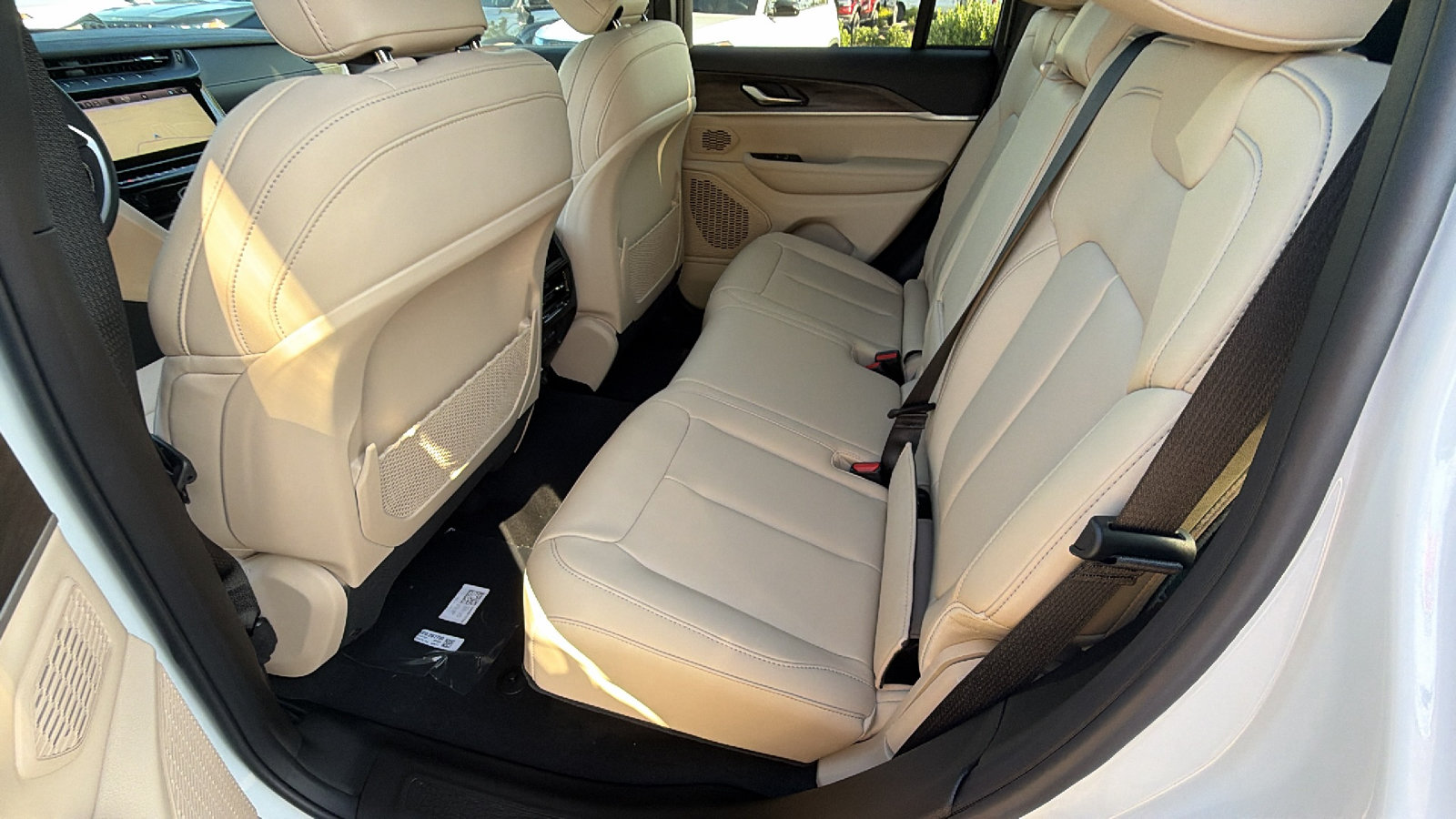 New 2027 Jeep Grand Cherokee Limited AWD/4WD image 19