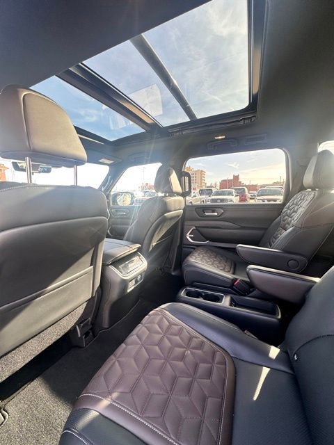 Certified 2025 Nissan Armada Platinum image 33