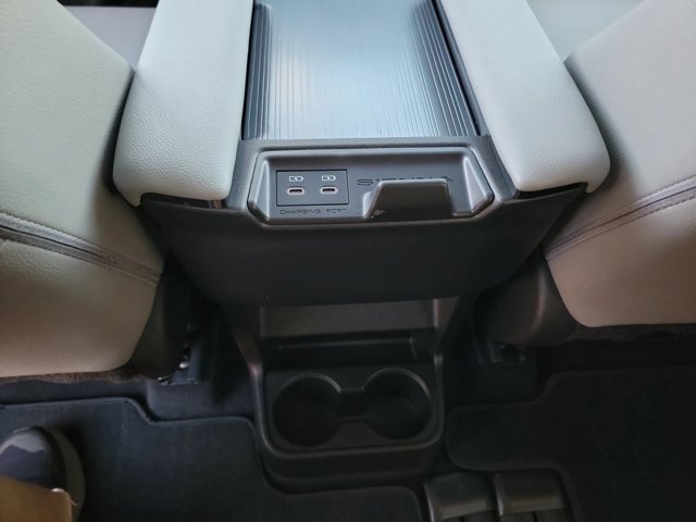 Used 2026 Toyota Sienna XLE FWD image 19