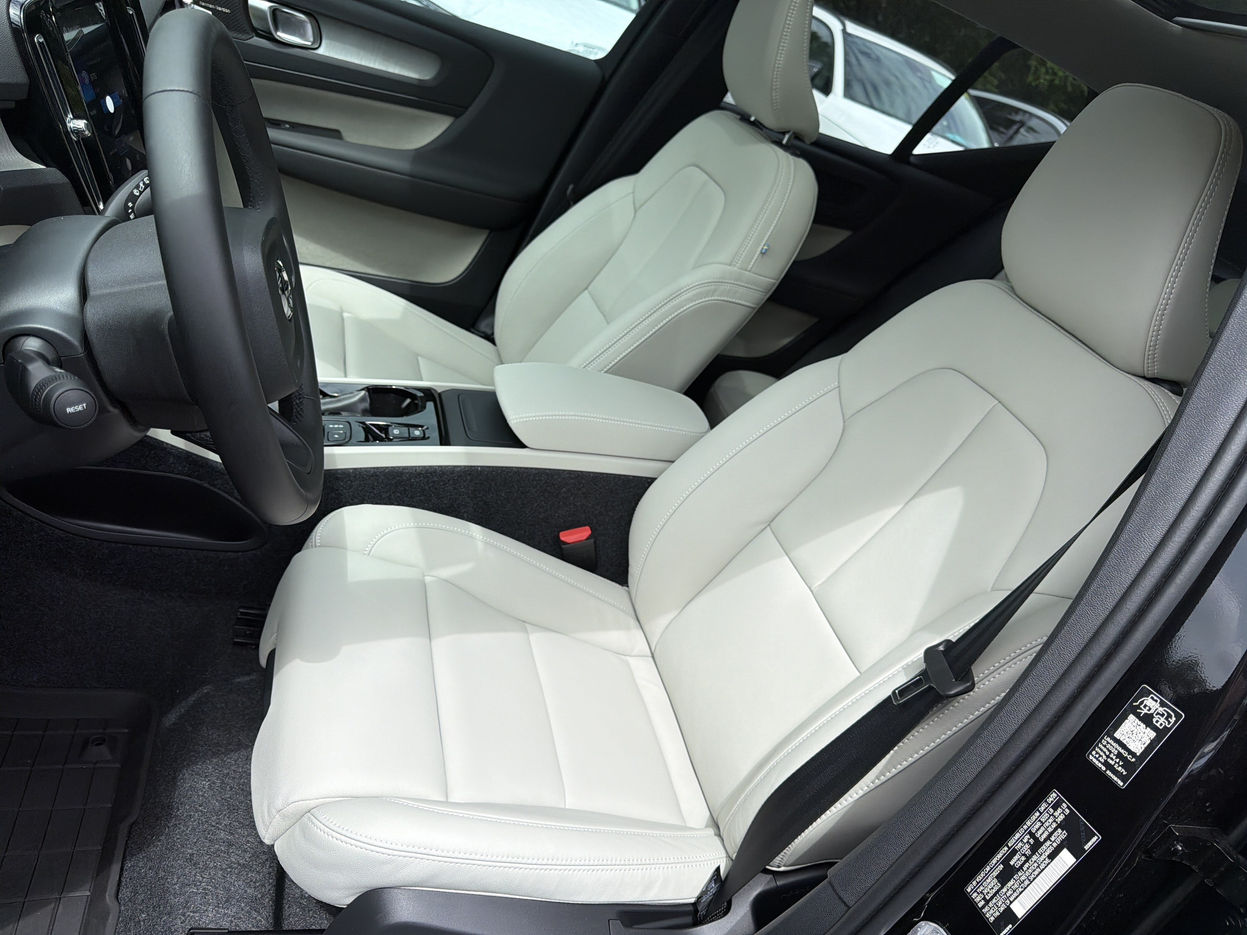 New 2026 Volvo XC40 B5 Ultra w/ Protection Package Premier AWD/4WD image 15