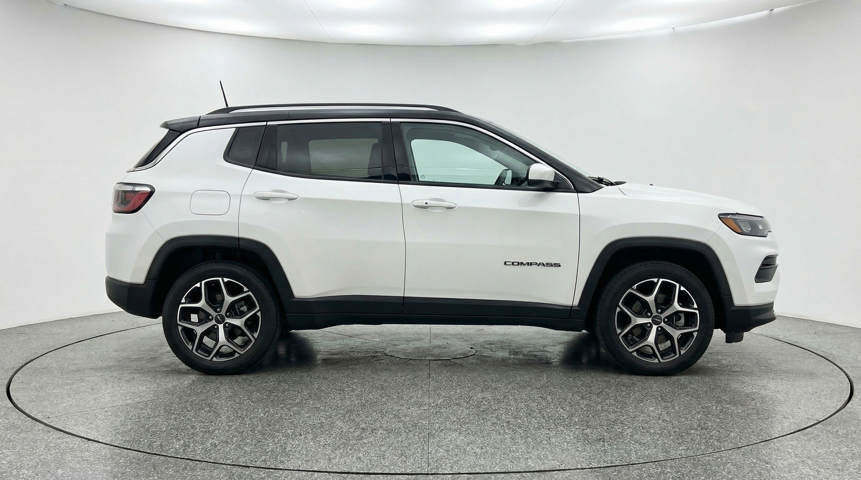 Used 2025 Jeep Compass Limited AWD/4WD image 11