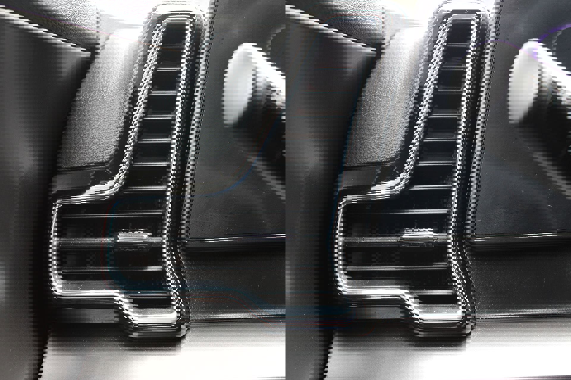 Used 2025 Kia Sportage EX w/ Premium Package image 26