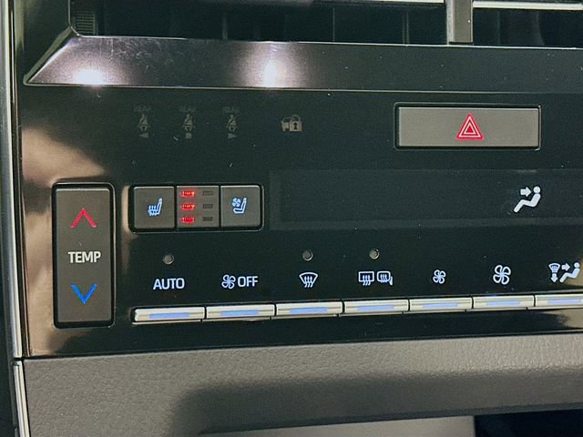 Used 2019 Toyota Avalon Limited image 21