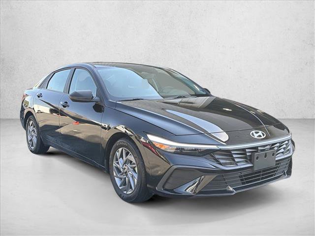 Used 2024 Hyundai Elantra SEL FWD image 3