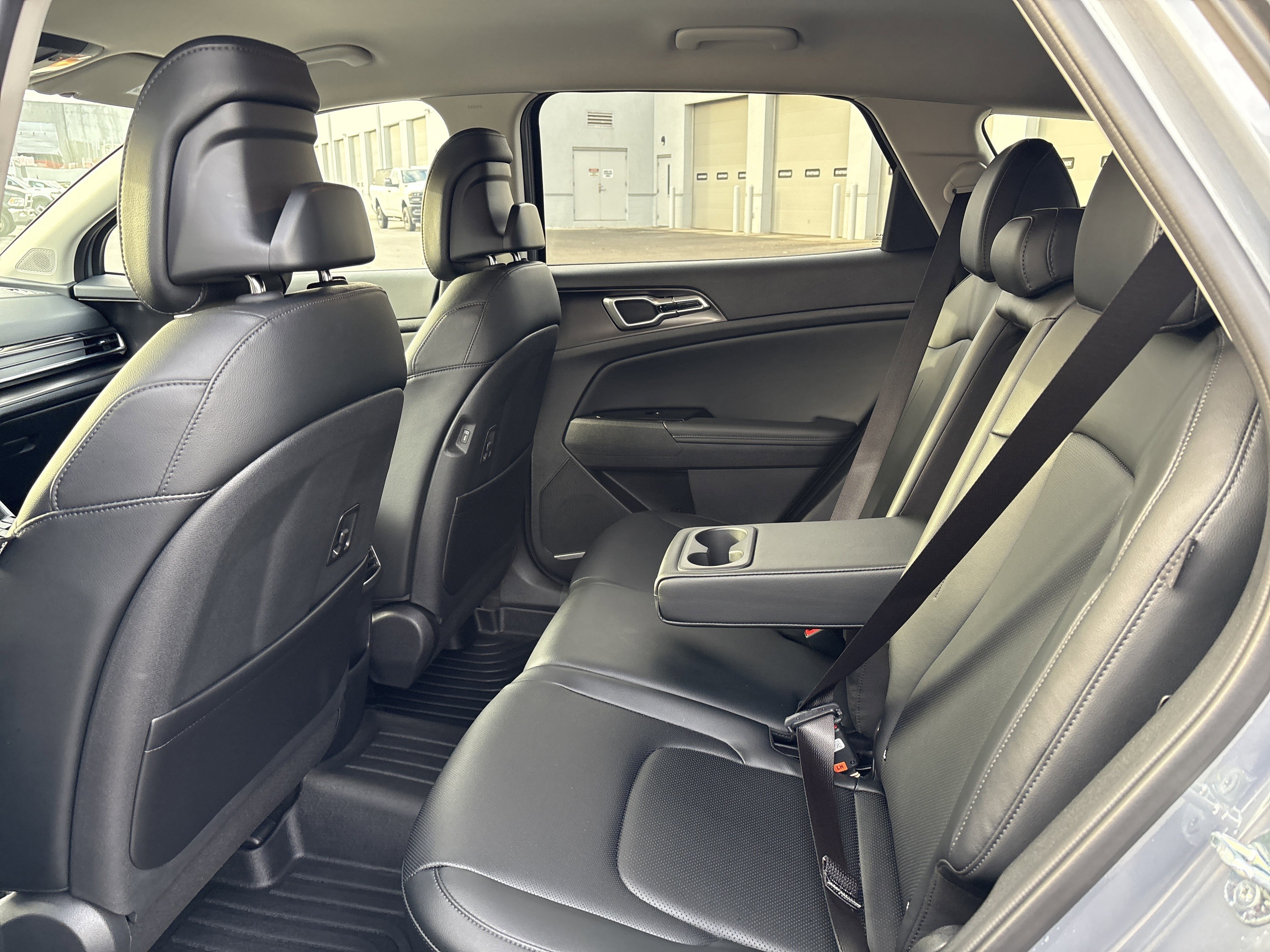 Used 2025 Kia Sportage EX image 30