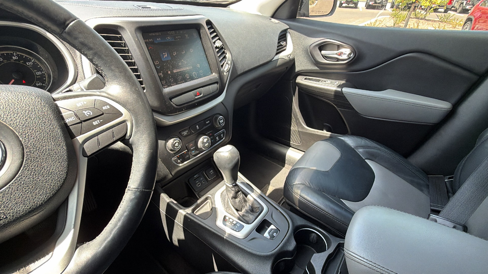 Used 2014 Jeep Cherokee Limited FWD image 27