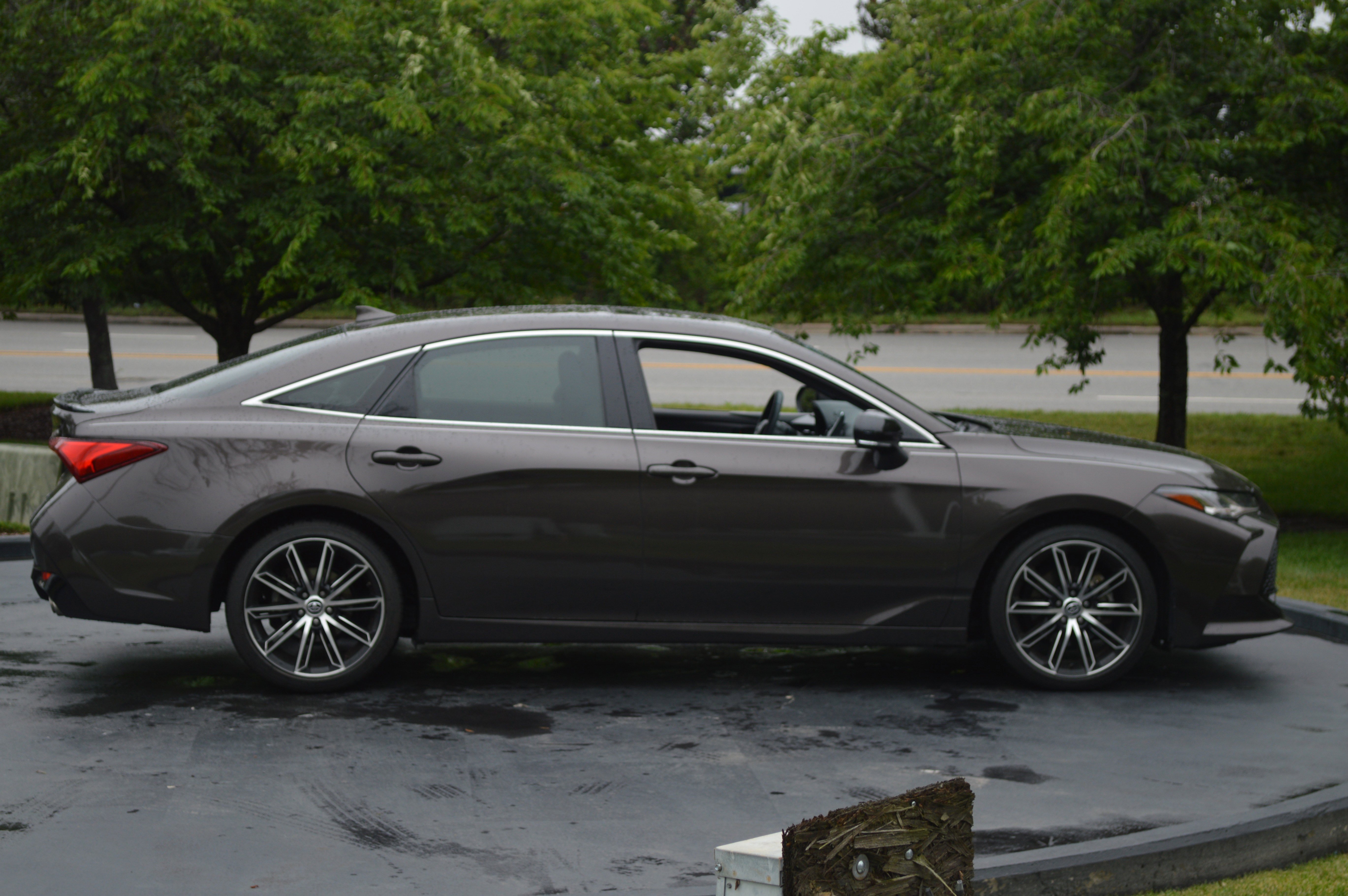 Used 2019 Toyota Avalon Touring w/ Advanced Safety Package FWD image 12