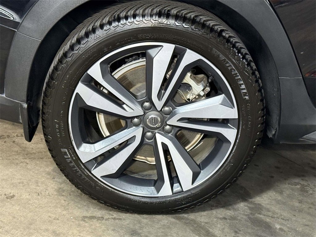 Used 2023 Volvo V60 B5 Cross Country Plus w/ Climate Package image 13