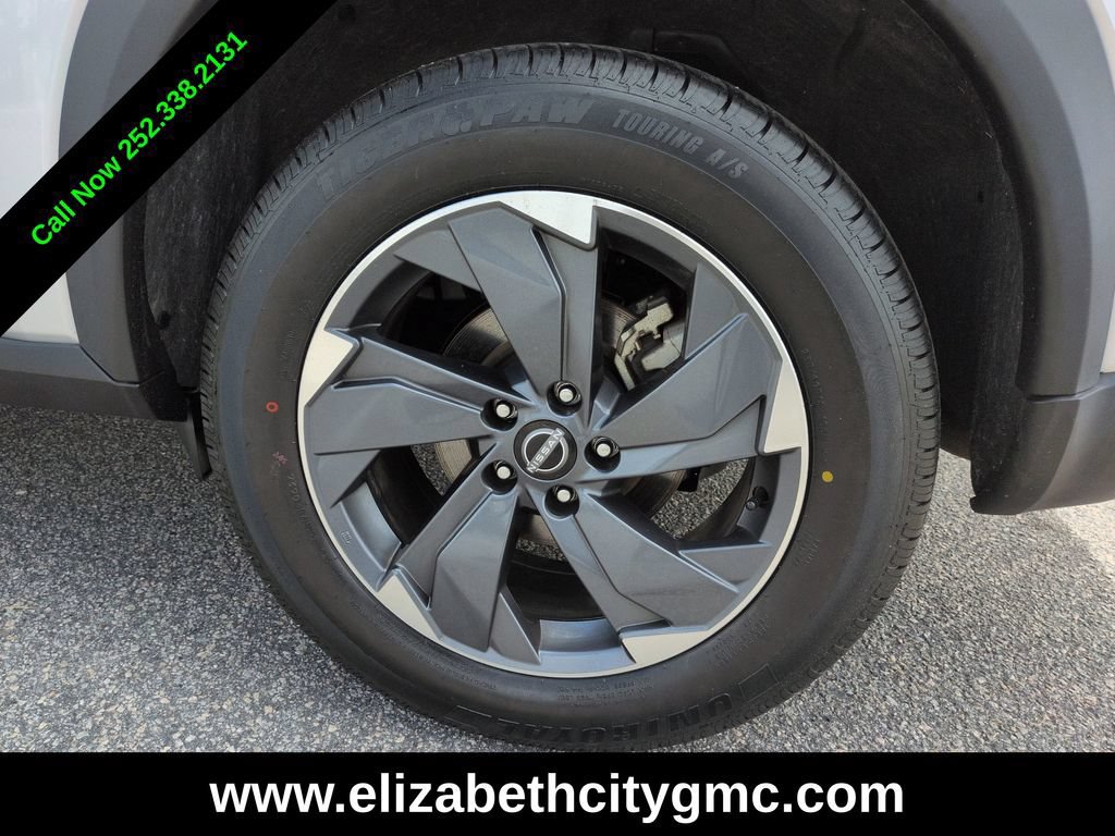 Used 2025 Nissan Rogue SV FWD image 22