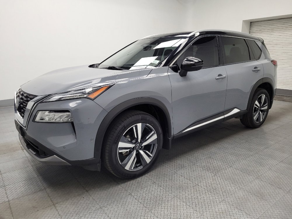 Used 2023 Nissan Rogue SL w/ SL Premium Package image 2