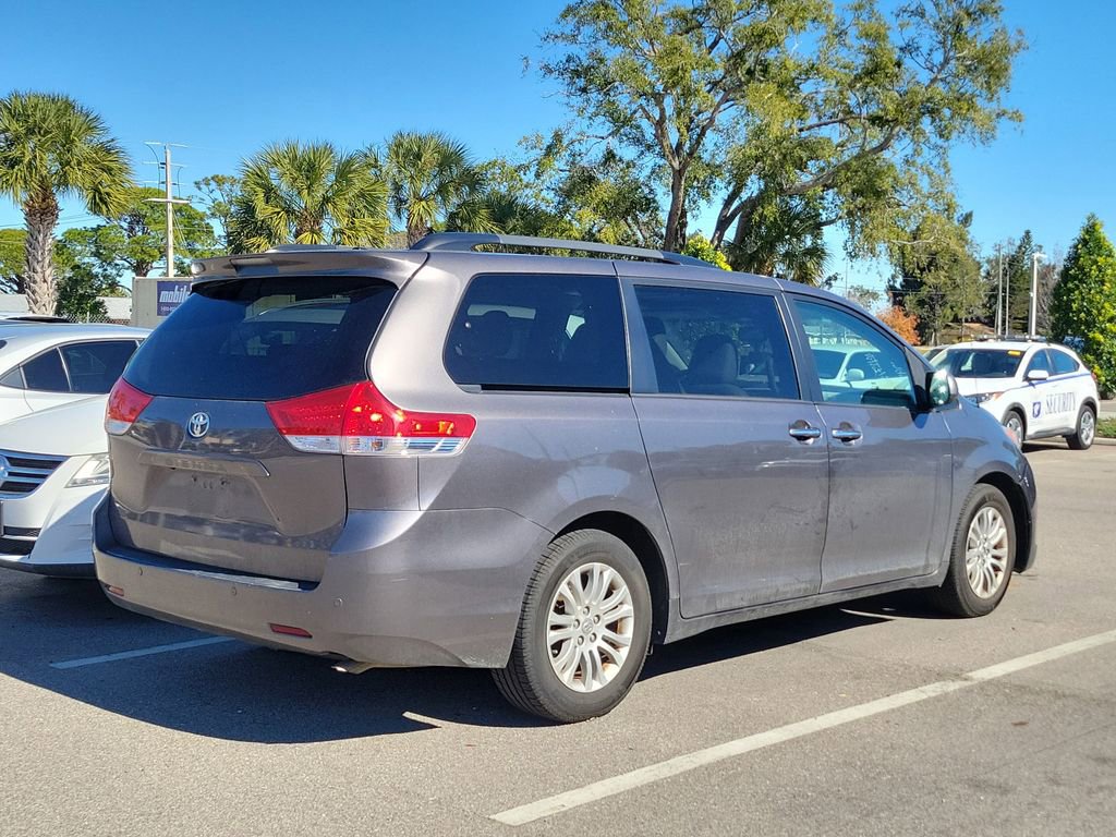 Used 2014 Toyota Sienna XLE image 4