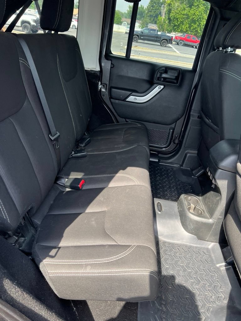 Used 2018 Jeep Wrangler Unlimited Sahara w/ Connectivity Group AWD/4WD image 21