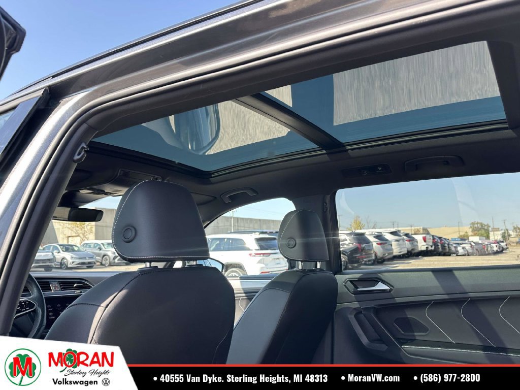 Used 2024 Volkswagen Tiguan SE R-Line AWD/4WD image 17