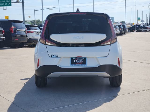 Used 2025 Kia Soul LX w/ LX Technology Package FWD image 13